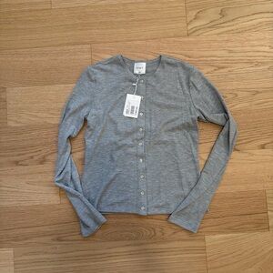 Leset cardigan 
Bnwt
Style : classic crew Lauren cardigan